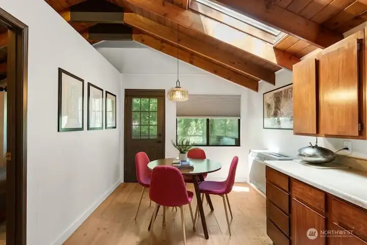 Great dining area !