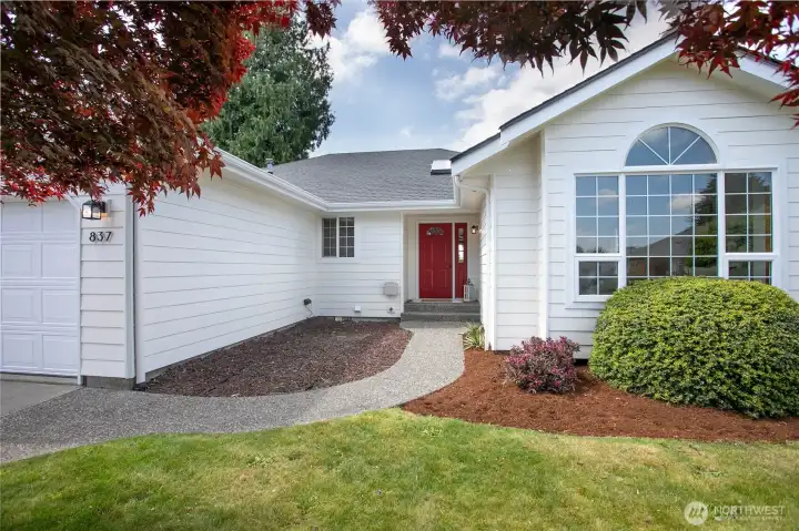 Enjoy life on a quiet cul de sac in Lynden