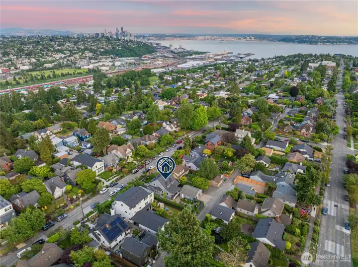 This exceptional residence is conveniently located to Magnolia Village, Magnolia Community Center, Elliott Bay Marina, Discovery Park, Expedia’s headquarters at the foot of the Magnolia Bridge, Fisherman’s Terminal, Ballard Locks, Amazon Campus & South Lake Union, Myrtle Edwards Waterfront Park, Public Market, Seattle’s re-imagined waterfront and Aquarium, Colman Ferry Terminal, Seattle Center, Space Needle and Chihuly Gardens, and is an effortless commute to downtown!