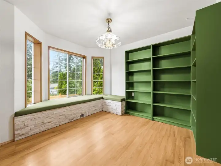 Den/Library/Flex Space