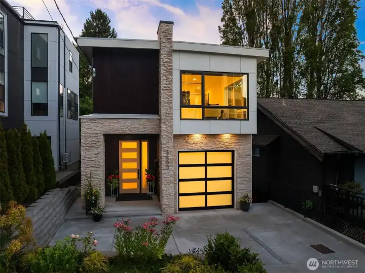 Stunning Contemporary Home Steps from Lake Washington Leschi Stunning Contemporary Home Steps from Lake Washington Leschi