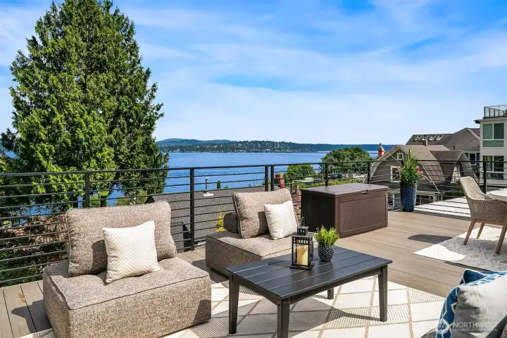 Rooftop Deck - Relax & Rejuvinate Rooftop Deck - Relax & Rejuvinate