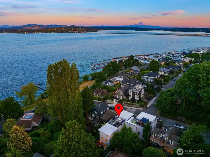 5 Min Walk to Leschi 5 Min Walk to Leschi