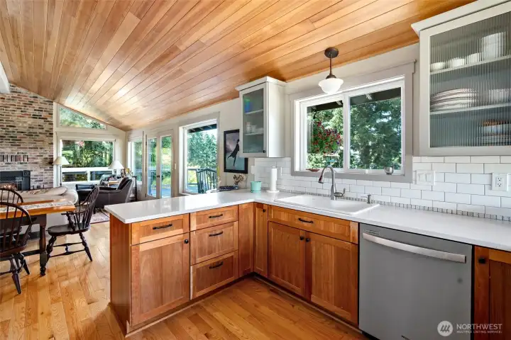 custom cabinetry in this spacious kitchen. Quartz countertop, full extension dovetail wood drawer boxes.