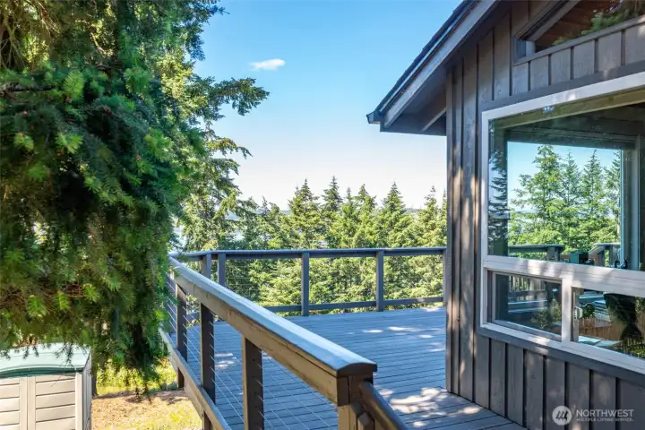 Gorgeous wrap around deck