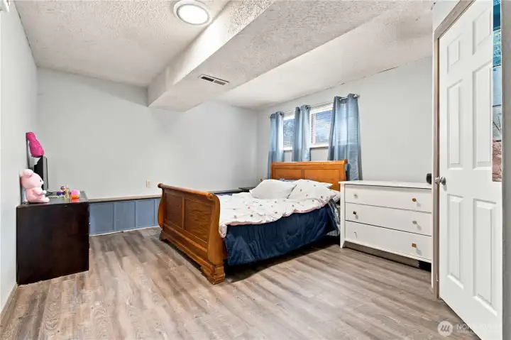 4th bedroom with large closet! 4th bedroom with large closet!