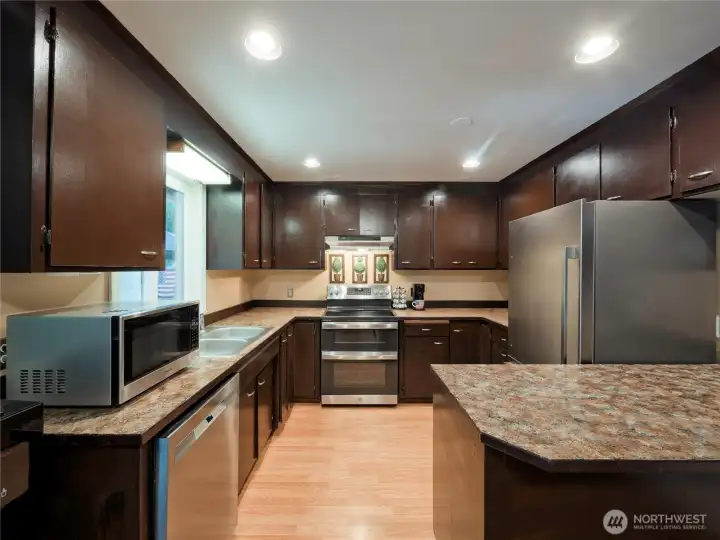 Stainless steel appliances all stay
