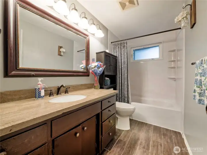 Updated full bathroom in hall