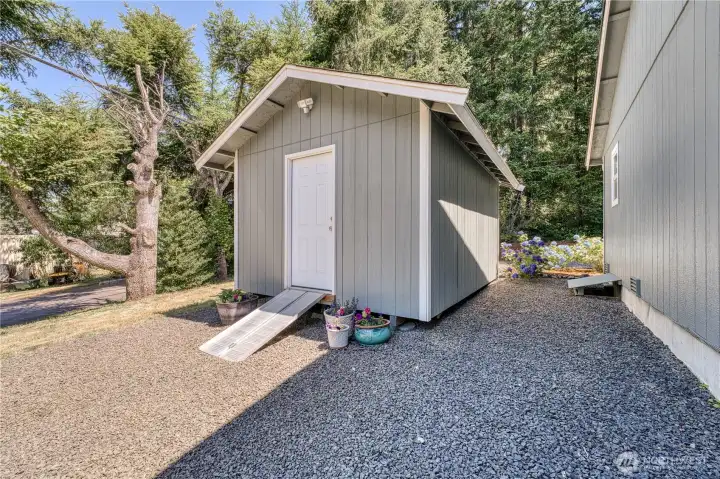 Spacious new 12x16 outbuilding is perfect for the potential shop, hobby space, or extra storage. Plus plenty of space for the RV/Boat.
