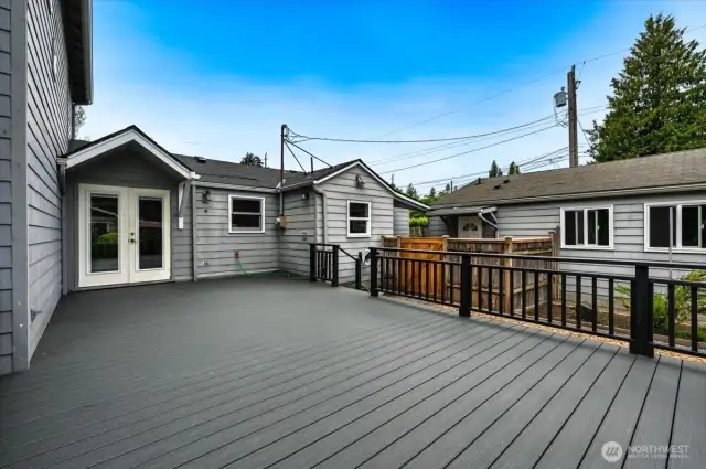 Garage with studio or shop (right)