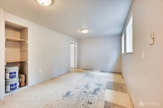 Door (center, rear) leads to garage