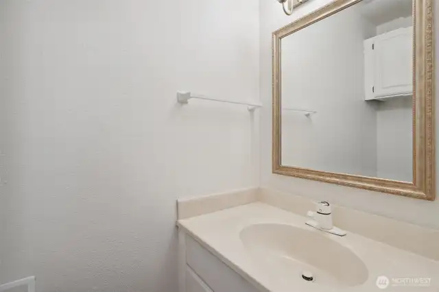First floor 1/2 bathroom