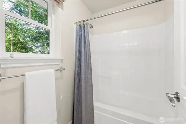 Bathroom 2 bath tub