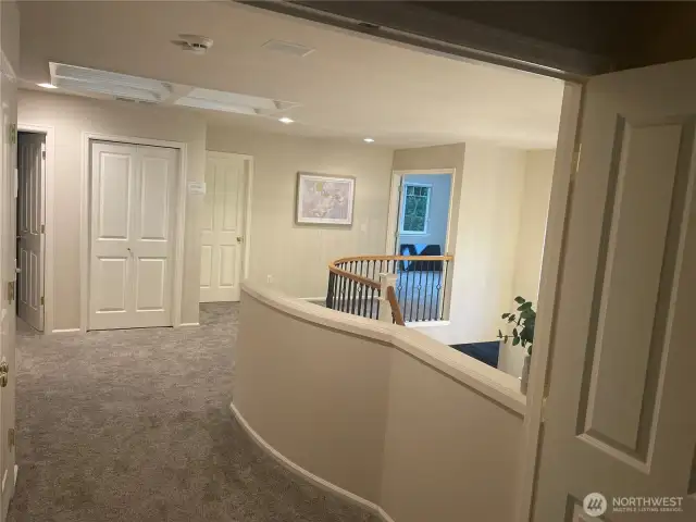 Rare combination of a 2-story ceiling entry, plus a large 2nd level Bonus Room! Possible 5th / 6th bedroom.
