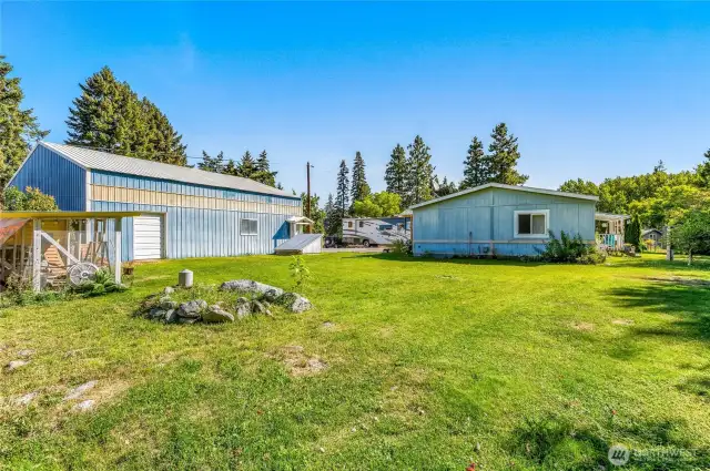 looking east at manufactured home and shop