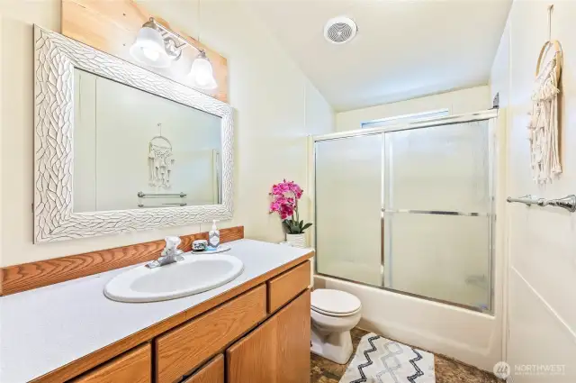 Manufactured home guest bath.