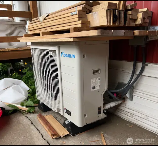Seller unsure if this unit is hooked up and working
