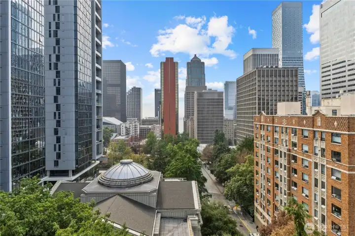 Picture-perfect blend of city architecture, water view and lush greenery from your window.
