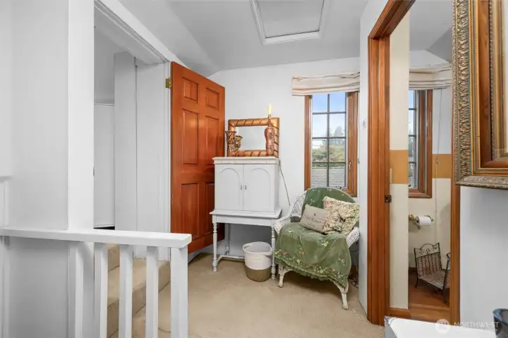 Upstairs landing/ sitting area