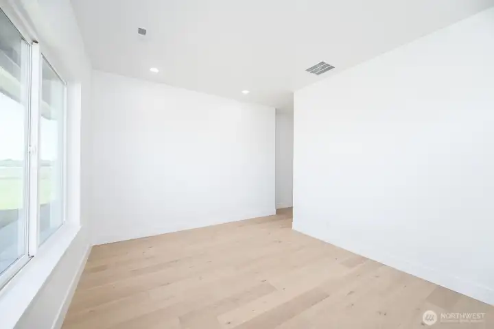Huge bonus room which can be 5th bedroom
