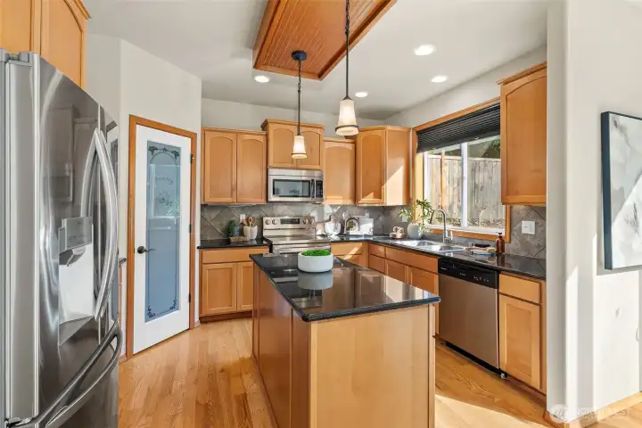 All SS appliances and granite countertops