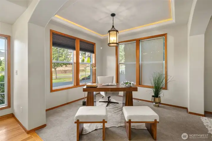Lots of options here! Flex space you can use as an offceor extra seating