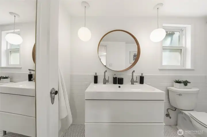 Full bath in main house