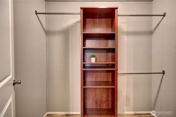 Owner's Suite Walk in Closet with Organizer