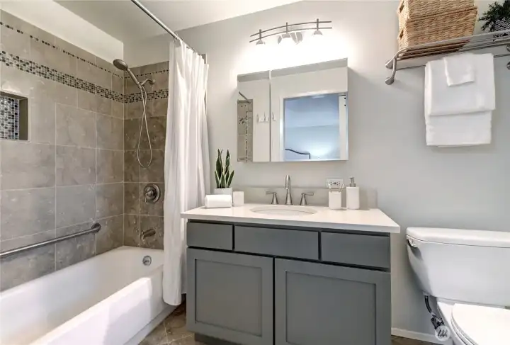 Primary ensuite bath