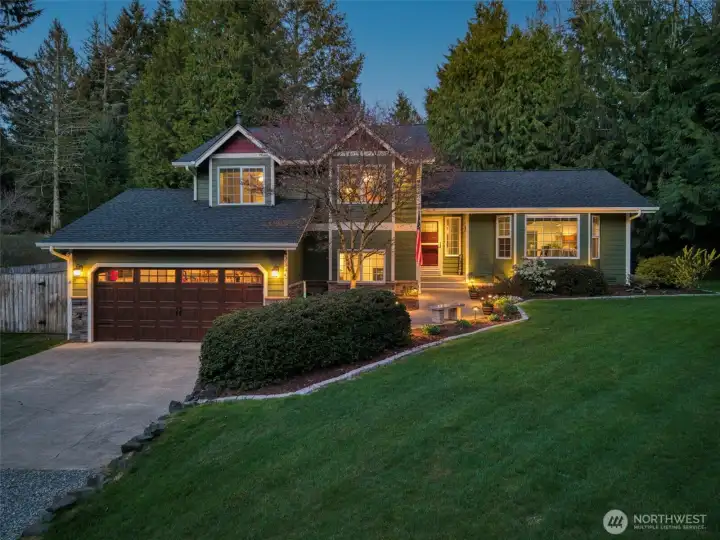 There’s something special about twilight here! The Northwest charm feels even warmer as the day winds down.