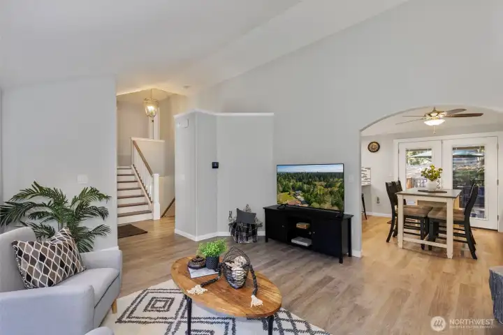 With a seamless connection between the living and dining spaces, it’s easy to gather, connect, and entertain.