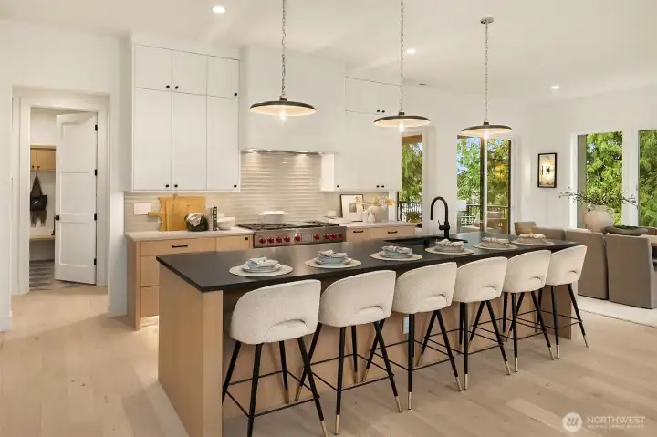 Oversized island with room for 6!