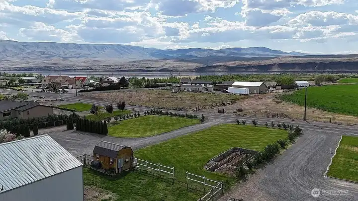Views of the Columbia River.