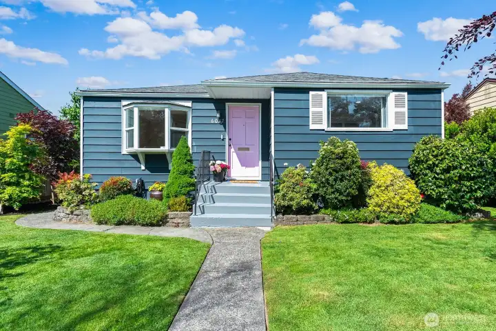 Welcome to 6017 46th Ave SW in Seaview!