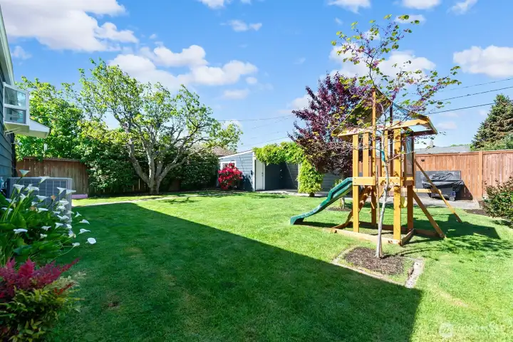 Another view of the backyard, the sellers are ok leaving the playset.