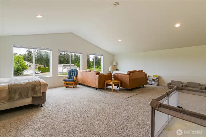 Another angle of the large upstairs bonus room.