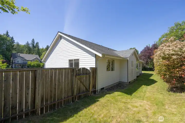 Looking across the rear yard...which would be great for a bocce ball course!