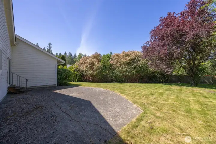 Looking across the spacious rear yard and patio to the west...with great sunsets in the evenings!