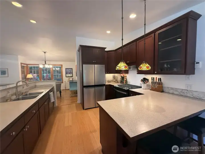 Ample counter space throughout this lovely and very chef friendly kitchen Ample counter space throughout this lovely and very chef friendly kitchen