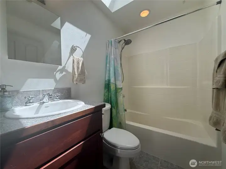 A second full bath serves the guest bedrooms A second full bath serves the guest bedrooms
