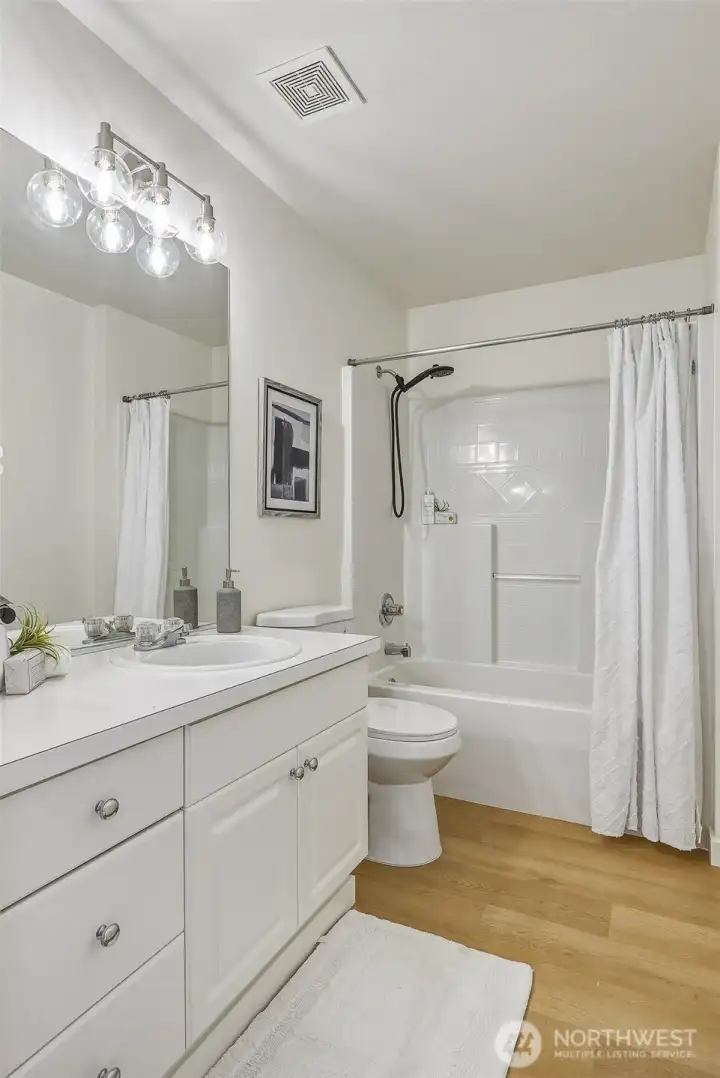 Upper Level Full Bath Upper Level Full Bath