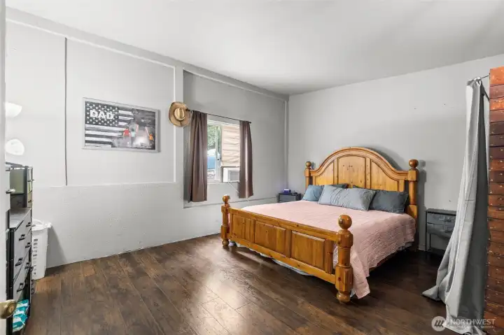Large Bedroom 2