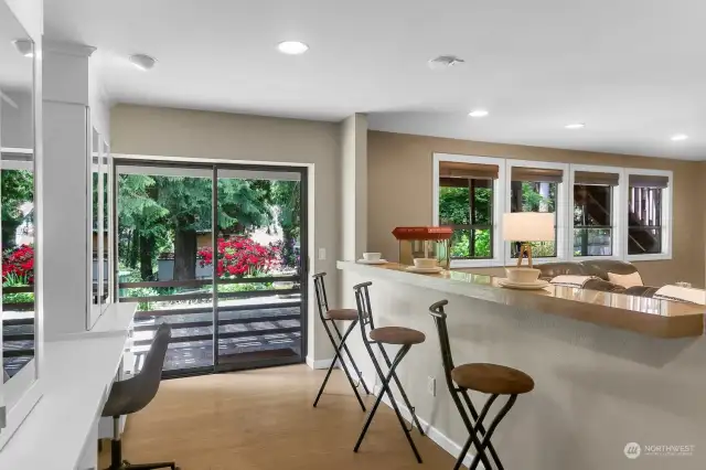 With access to the backyard through the sliding glass doors, you can easily take a break from your studies to play with the dog in the fully fenced backyard or simply step out for a breath of fresh air.