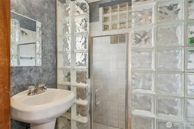 Bath off primary