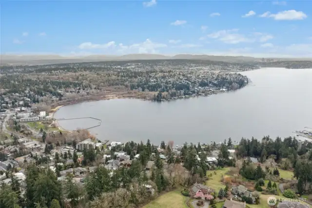 A+ location just minutes from Juanita Bay, downtown Kirkland, St. Edwards State Park & Big Finn Hill Park