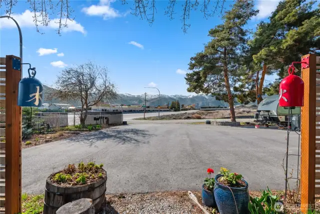 Easy level entrance off the Manson highway for easy parking of any kind of vehicle.