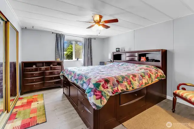 Primary bedroom with en-suite bathroom!