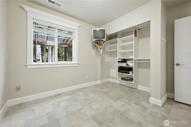 4th bedroom downsairs