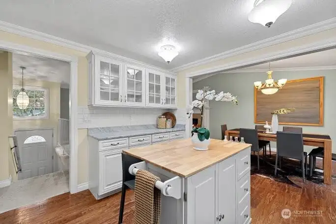 Plenty of storage in kitchen