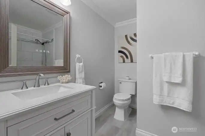 Full Bathroom on Main